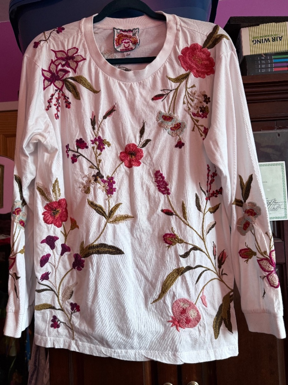 Johnny Was LA Embroidered Long Sleeve Tee Shirt Large Floral Front Back Sleeves